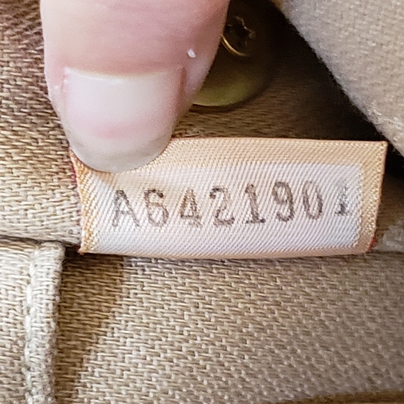 Dooney & Bourke - Picture 8 of 11